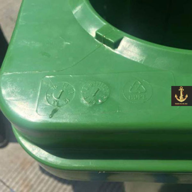 Thùng rác nhựa 660L
